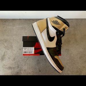 Air Jordan 1 retro “gold toe”